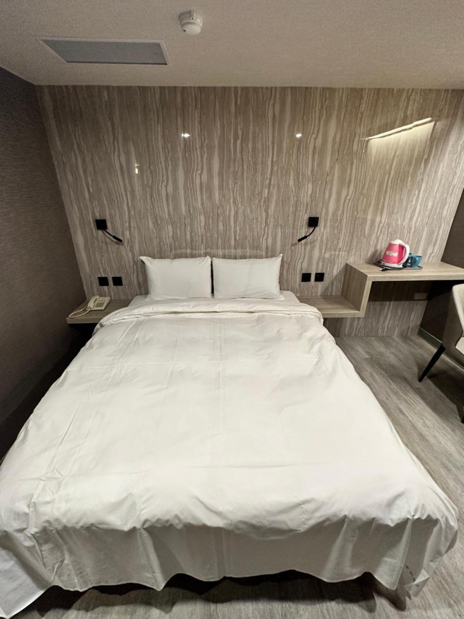 Golden Home Hotel Тайпей Екстериор снимка